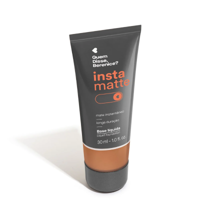 Base líquida insta matte da marca Quem Disse, Berenice? em tubo preto e castanho