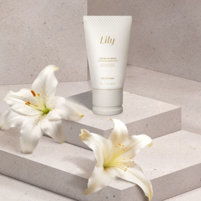 Creme de mãos Lily com flores de lírio em pedra clara