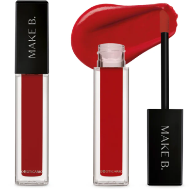 Dois batons líquidos vermelhos O Boticário, um aberto com aplicador e mancha de batom