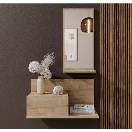 Estante e espelho de parede em madeira clara com decoração sobre estante