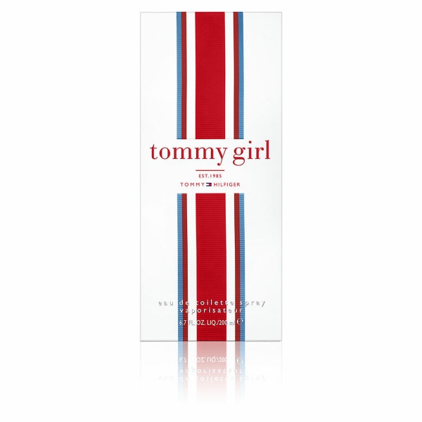 Embalagem branca com faixas tricolores e texto Tommy Girl de Tommy Hilfiger
