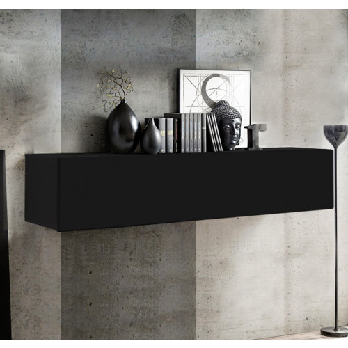 Aparador preto suspenso com objetos decorativos e parede de cimento