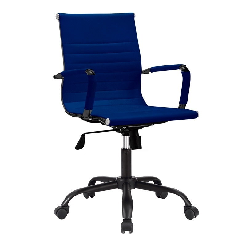 Cadeira de escritório azul com base preta e rodas