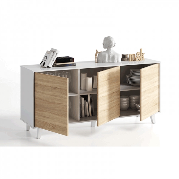 Móvel branco com portas em madeira clara e decoração no tampo