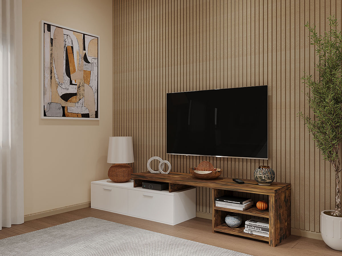 Móvel de televisão moderno em madeira e branco numa sala com parede de painéis verticais de madeira clara.