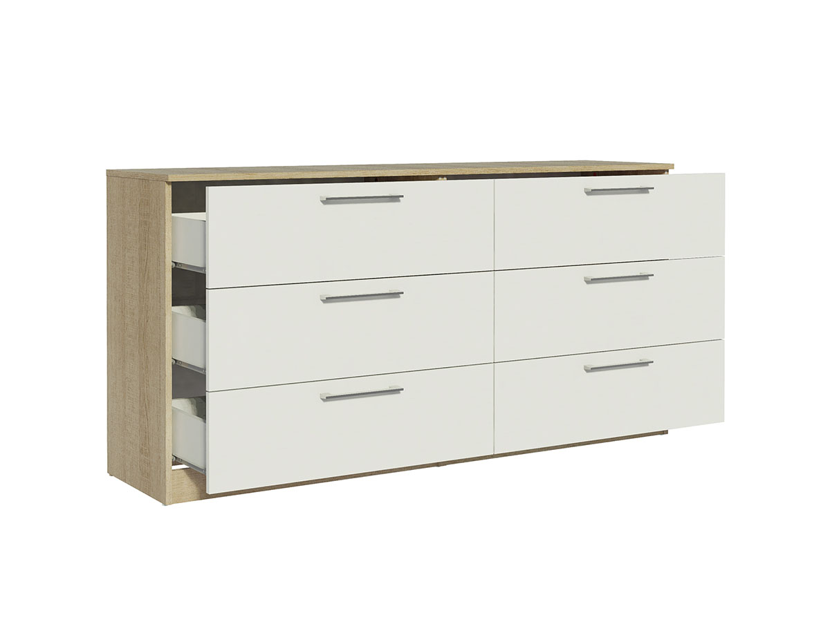 Cómoda com seis gavetas, madeira clara com frentes brancas e puxadores metálicos