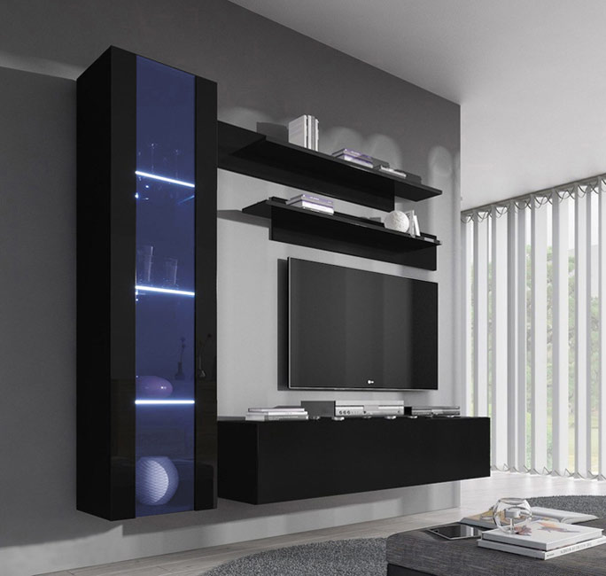 Móvel de sala preto com armário de vidro azul iluminado, prateleiras, televisão e equipamentos audiovisuais