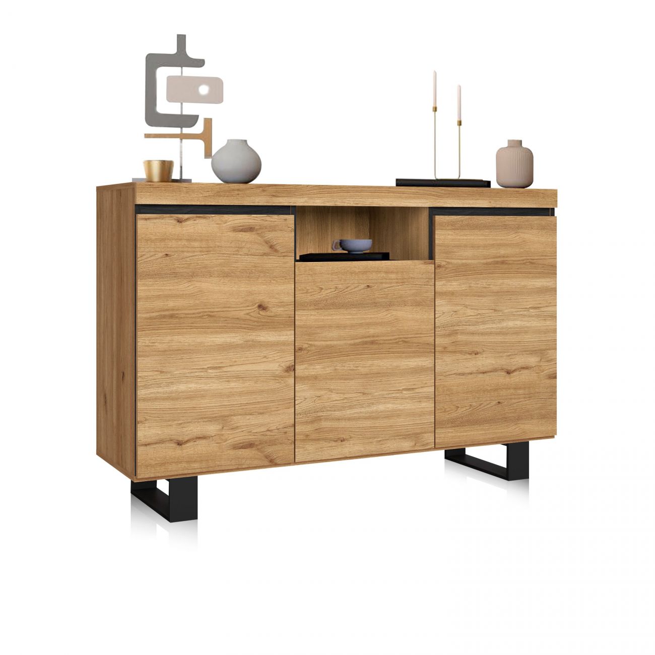 Aparador moderno de madeira clara com três portas e pernas pretas