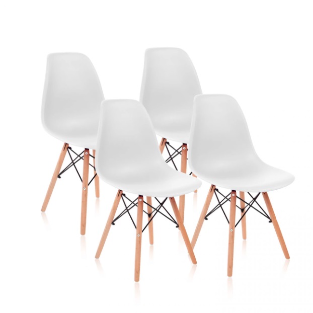 Conjunto de quatro cadeiras modernas brancas com pernas de madeira clara