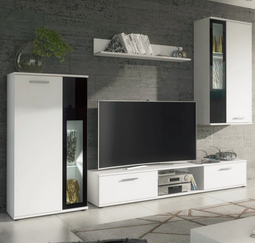 Móvel de sala branco com televisão e prateleiras em parede cinza