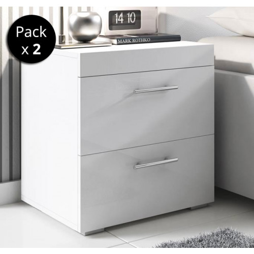 Mesa de cabeceira branca com dois gavetões e puxadores metálicos ao lado de sofá cinza