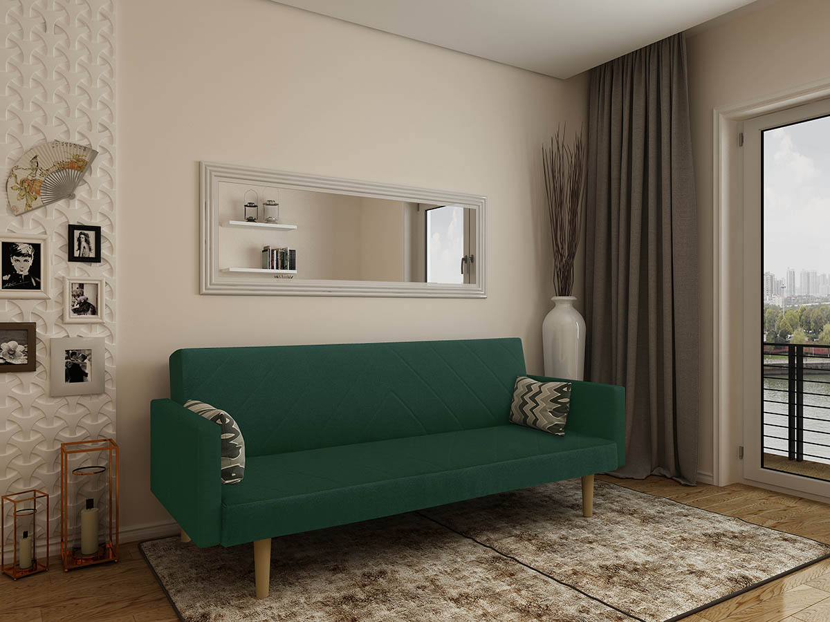 Sofá verde escuro numa sala com espelho, cortinas cinzentas e porta para varanda