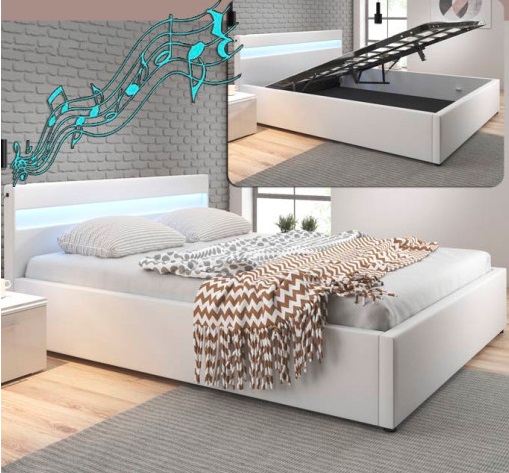 Cama branca moderna com iluminação LED na cabeceira, cobertor decorativo em zigzag castanho e almofadas sobre colchão