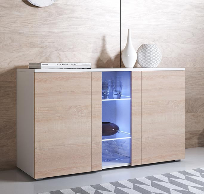Móvel moderno com portas de madeira clara e secção central iluminada a azul com copos