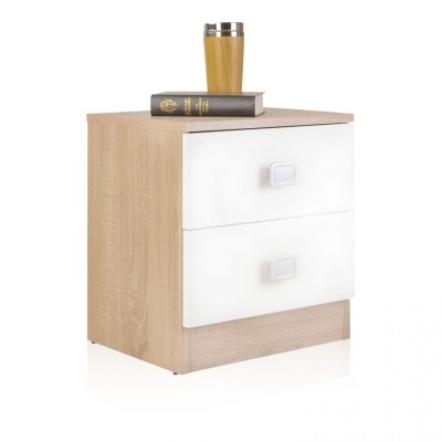 Mesa de cabeceira em madeira clara com duas gavetas brancas, caneca térmica e livro em cima.