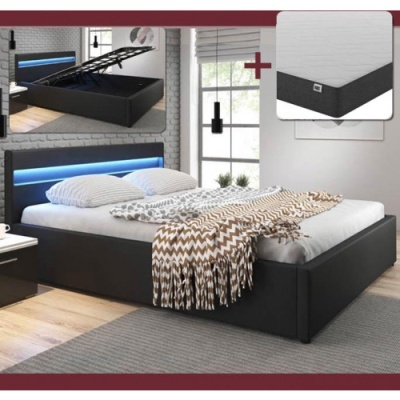 cama de casal preta com cabeceira iluminada e manta ziguezague