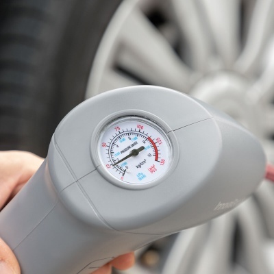 Compressor&#x20;de&#x20;ar&#x20;port&#x00E1;til&#x20;com&#x20;LED