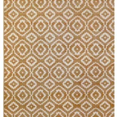 Tapete com padrão geométrico castanho e branco