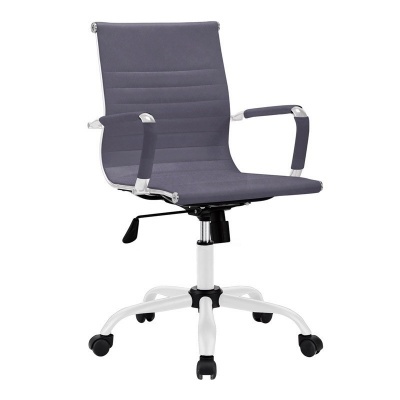 cadeira de escritório cinza com base branca e rodas