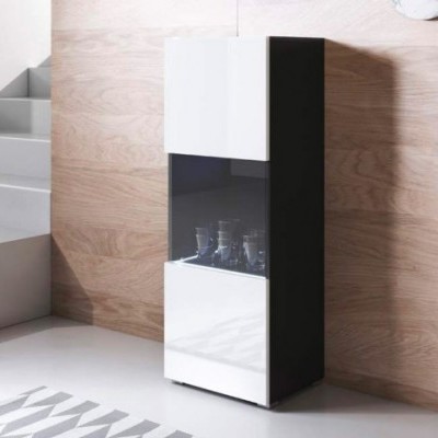 Móvel vertical preto e branco com copos em vidro no interior
