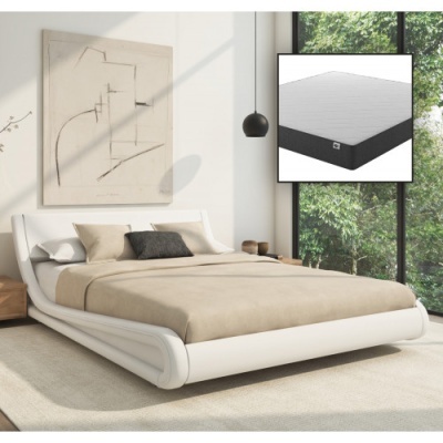 Quarto moderno com cama branca e roupa de cama bege junto a janela grande e imagem de colchão