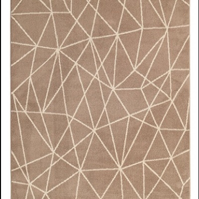 Tapete castanho com padrão geométrico branco