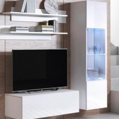 Conjunto de móveis de sala de estar branco com televisão e armário iluminado
