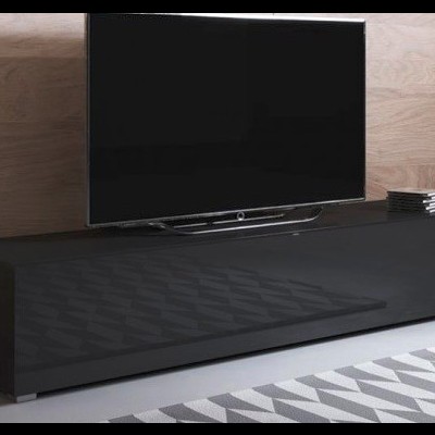 Móvel de TV preto com textura geométrica e televisão sobre ele