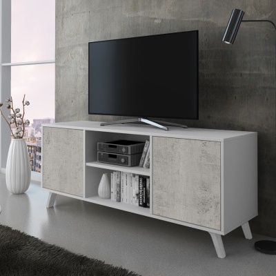 Móvel TV branco com acabamento cinzento e prateleiras abertas numa sala moderna