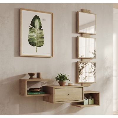 Conjunto de móveis de parede em madeira clara com espelhos e quadro decorativo