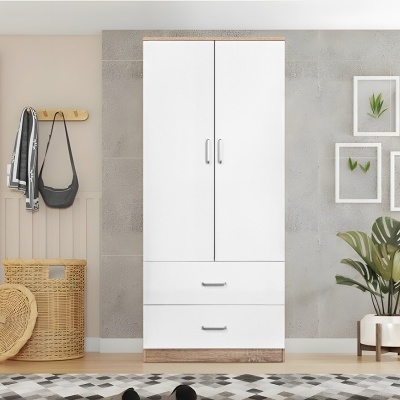 Roupeiro branco com detalhes em madeira clara numa sala com decoração natural e plantas.