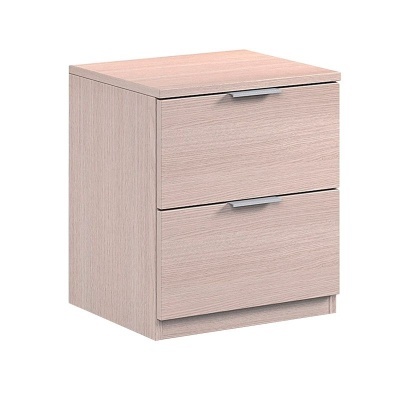 Cômoda pequena de madeira clara com dois gavetões e puxadores metálicos