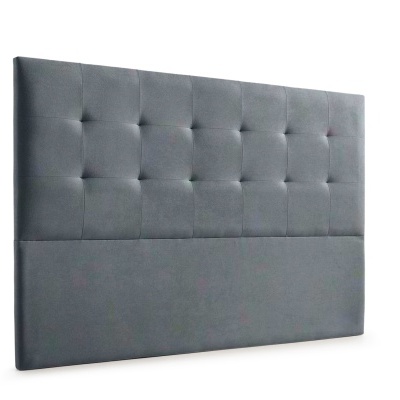 Cabeceira de cama estofada cinzenta com padrão de botão