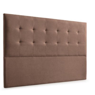 Cabeceira de cama estofada castanha com detalhes acolchoados e padrão de botões