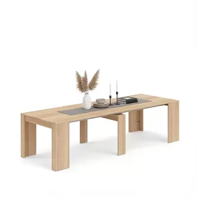 Mesa extensível de madeira clara com decoração minimalista