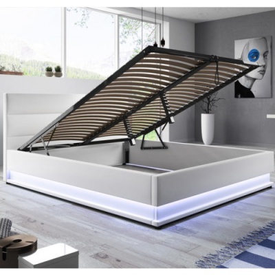 Cama branca com espaço de arrumação sob o colchão elevado e iluminação LED na base