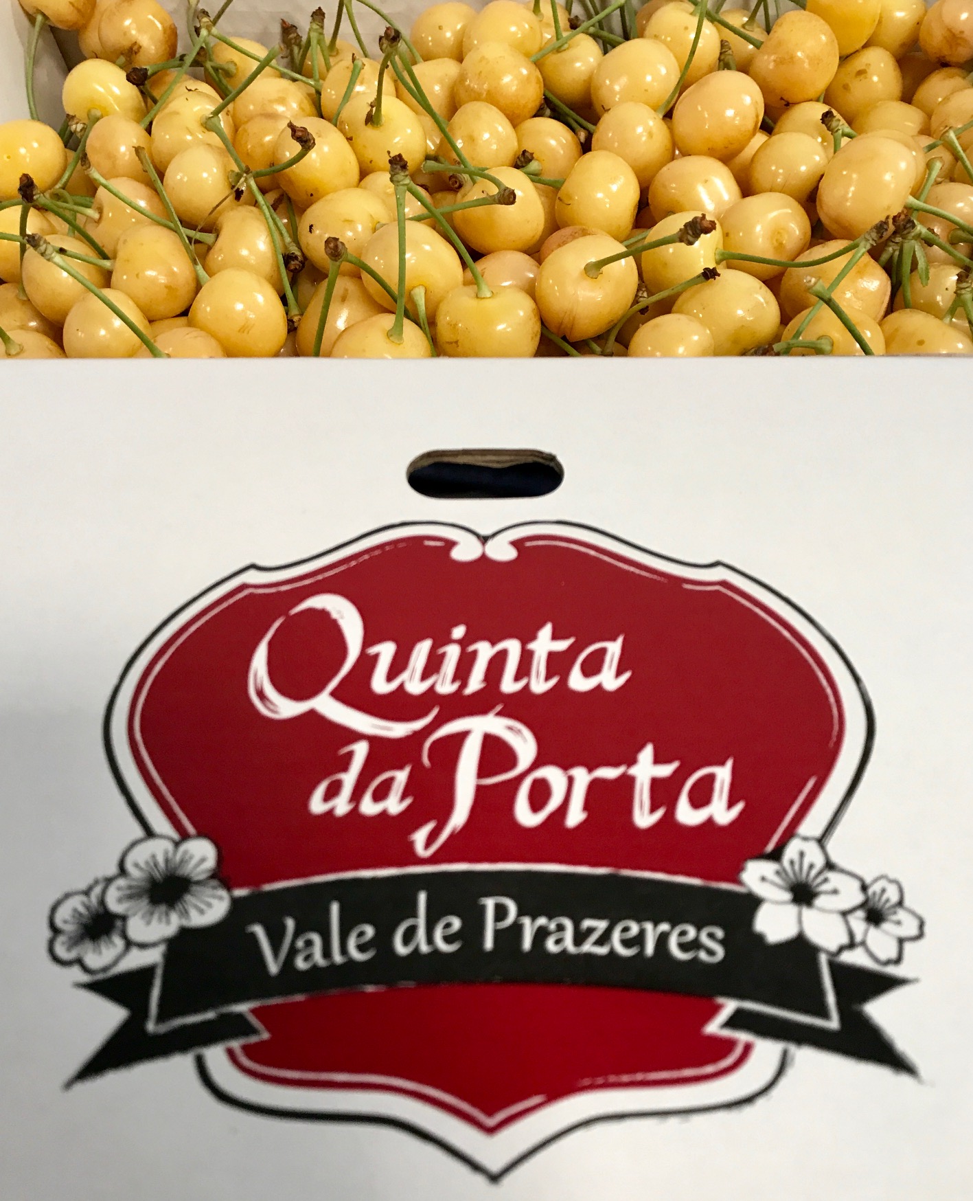 Cerejas Brancas Caixa de cerejas amarelas da Quinta da Porta Vale de Prazeres