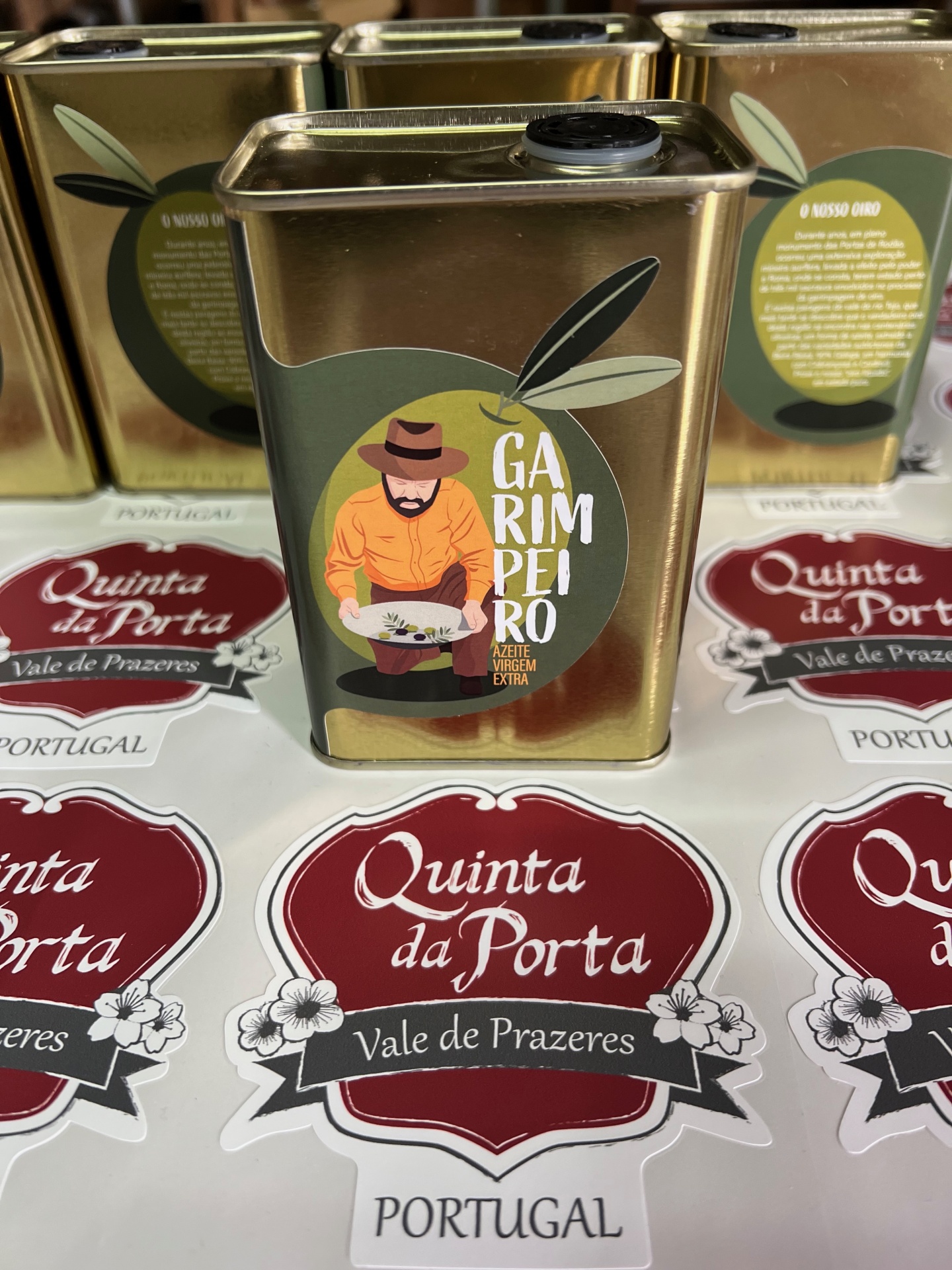 Azeite Garimpeiro - 0,5L Latas douradas com rótulos e etiquetas de azeite extra virgem