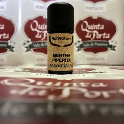 Frasco de óleo essencial de Mentha Piperita com rótulo castanho claro e tampa preta