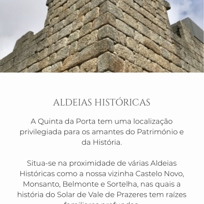 Esquina de muro de pedra granítica cinzenta