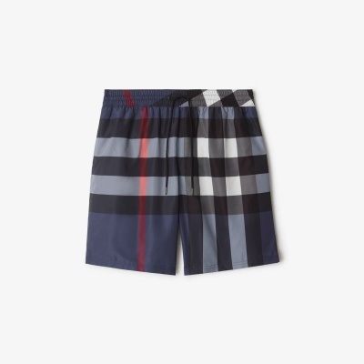 Calções de banho com padrão de riscas em azul, preto, cinzento, branco e vermelho