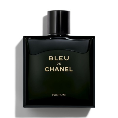 Frasco de perfume preto com texto dourado BLEU DE CHANEL PARFUM