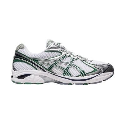 Tênis desportivo branco com detalhes verdes e cinzentos