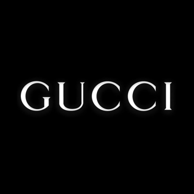 Texto GUCCI em letras brancas sobre fundo preto