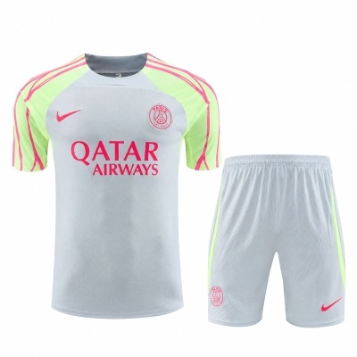 Conjunto de camisola e calções desportivos Paris Saint-Germain cinza claro com detalhes rosa e verde-limão