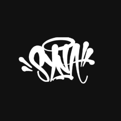 Grafite branco com a palavra SANTAK em fundo negro