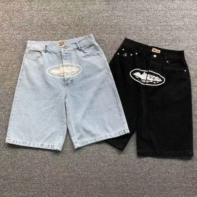 Dois calções de ganga azul claro e preto com logotipo oval frontal