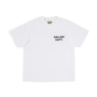 T-shirt branca com texto GALLERY DEPT. no peito