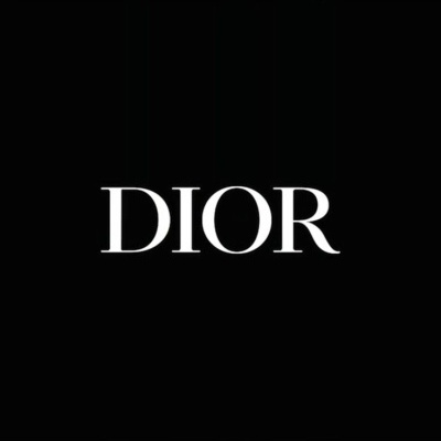 Fundo preto com a palavra DIOR em branco no centro