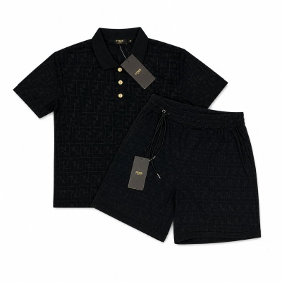Conjunto preto de polo e calções Fendi com padrão repetitivo e etiquetas